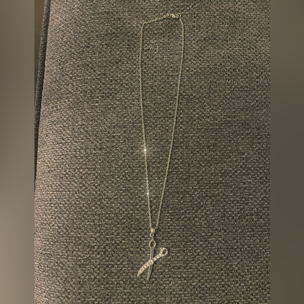 Chic Silver Scissors Pendant Necklace